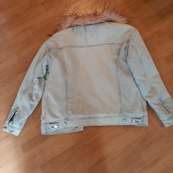 American Eagle Jean Jacket with Faux Pink Fur - Picture 4 of 10